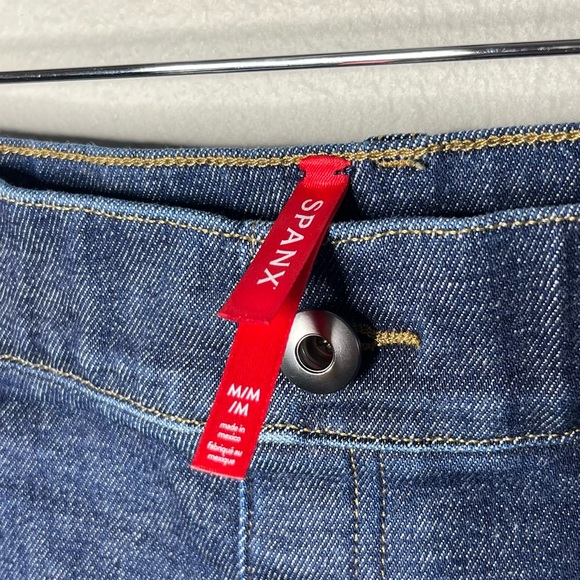 Spanx Dark Wash Pintuck High Rise Flare Pull On Jeans Size Medium - Picture 10 of 12